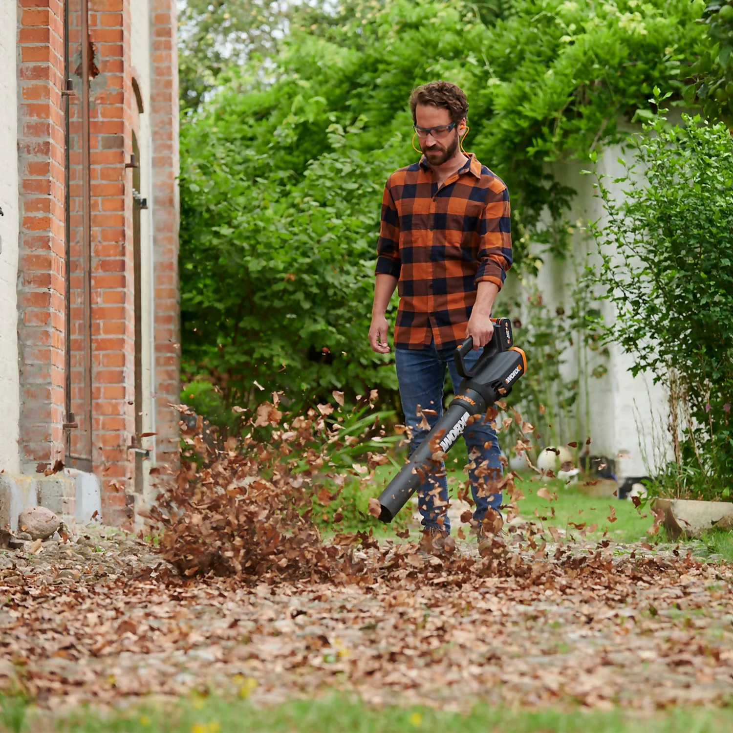 Worx WG547E Turbine 20V 2.0Ah Cordless Garden Blower - Image 2