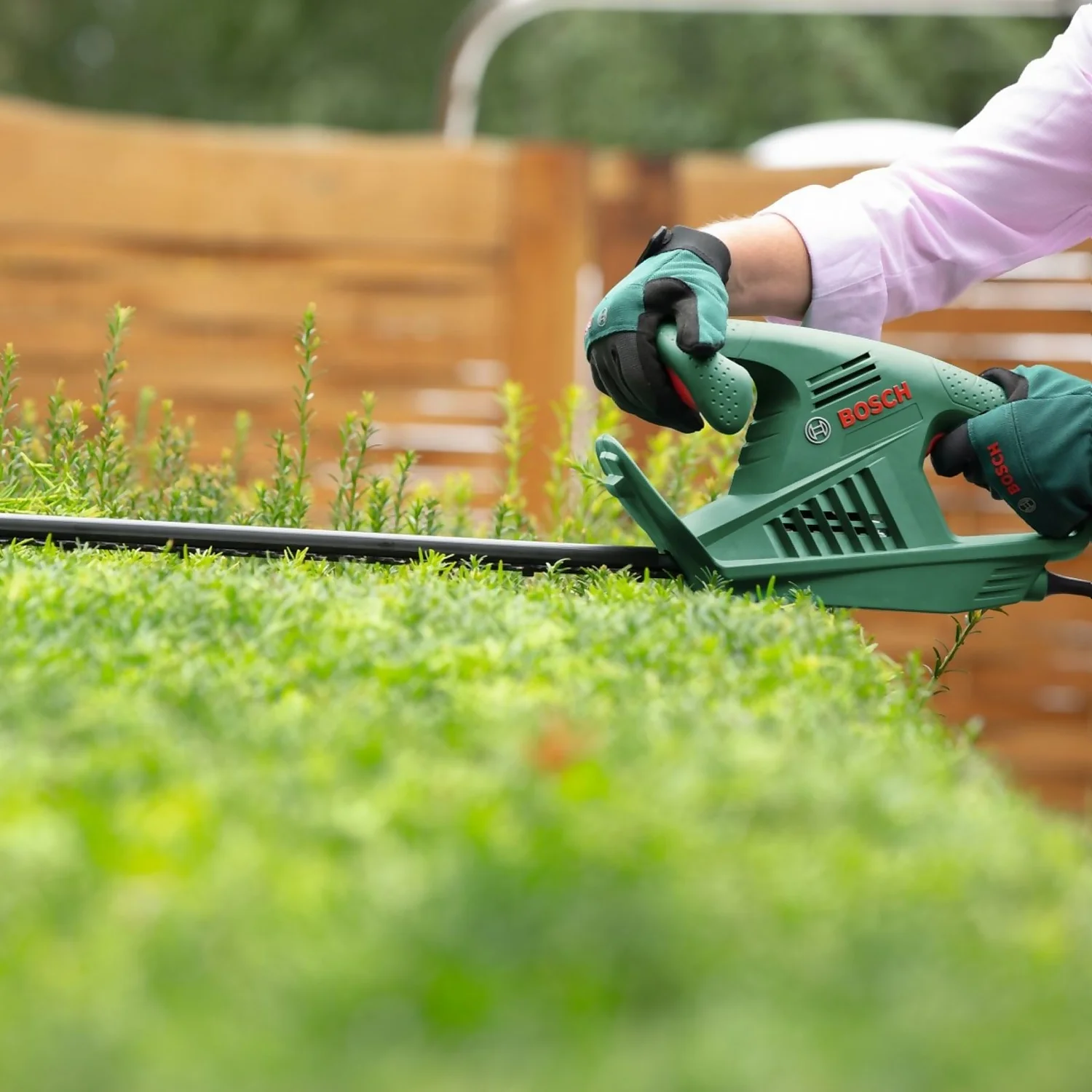 Bosch EasyHedgeCut 55-16 Hedge Trimmer - Image 2