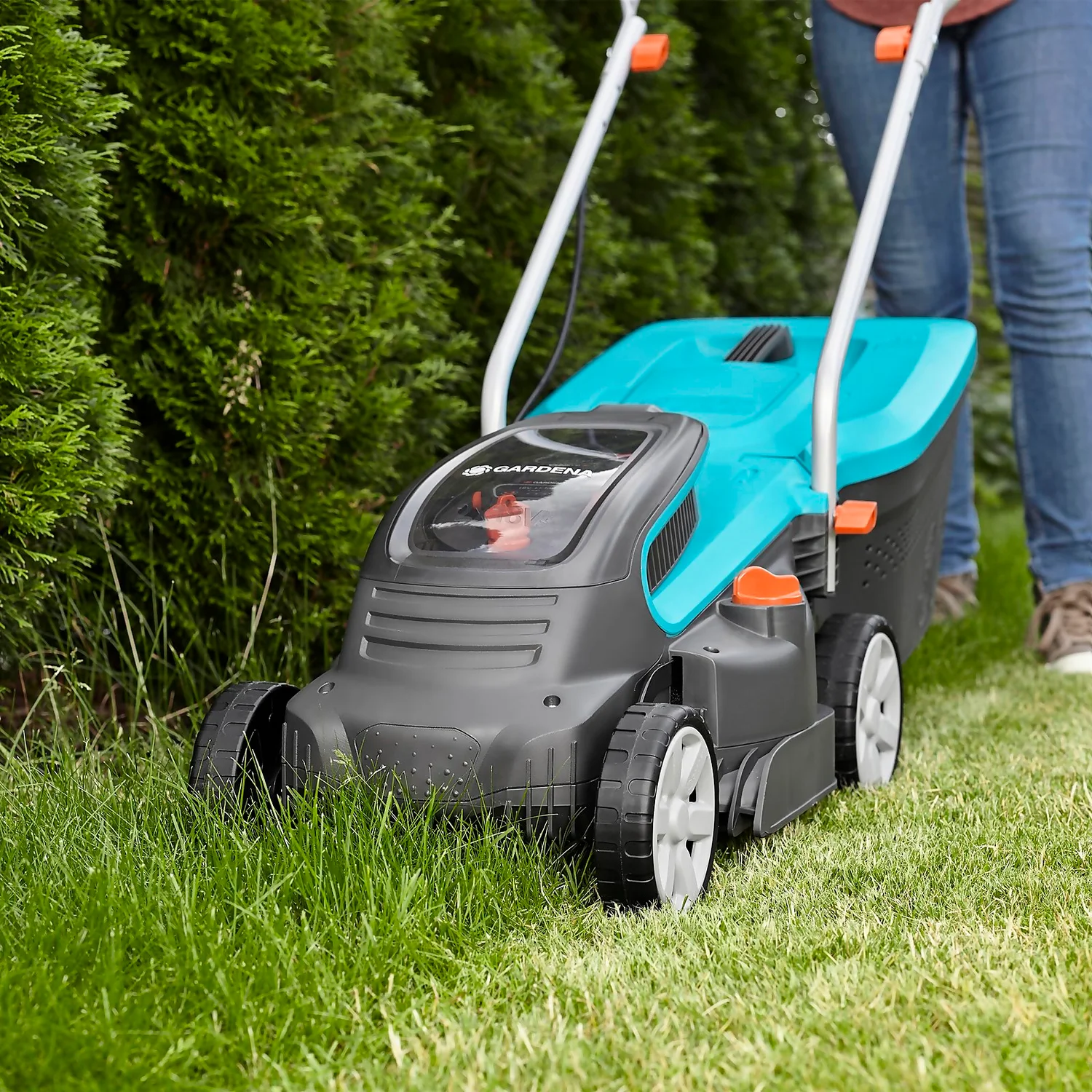 GARDENA 36V PowerMax Cordless Lawn Mower - 32cm - Image 2